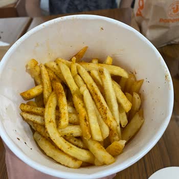 Popeyes Yemekten Kıl Çıkması