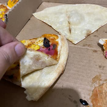 PizzaLazza Pizza Hamur Geldi Hamur Yemeye Çalıştık