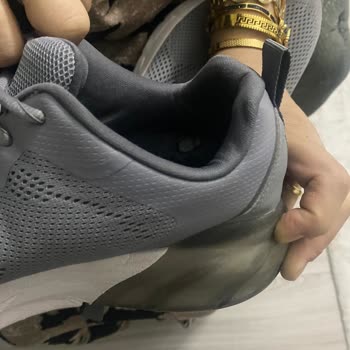 5 Aylık Skechers Markalı Ayakkabım Yırtılması