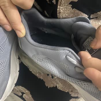 5 Aylık Skechers Markalı Ayakkabım Yırtılması