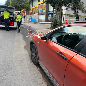 Horoz Lojistik Park Halindeki Araca Çarpma