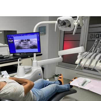 Avrupa Diş Polikliniği İltihaplı Diş Tanısı Konulan Dişi Çektiler