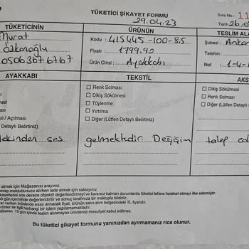Nike Marka Ayakkabıdan Gelen Gıcırtı Sesi