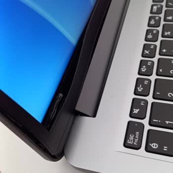 Lenovo Laptop Menteşe Arızası