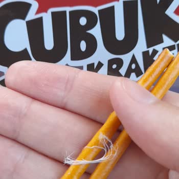 A101 Çıt Kırıldım Marka Çubuk Krakerin İçinden Naylon Parçası Çıktı