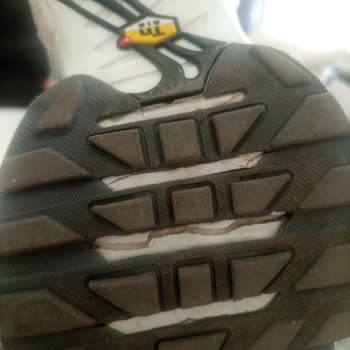 Nike Kısa Sürede Ayakkabı Yırtılması