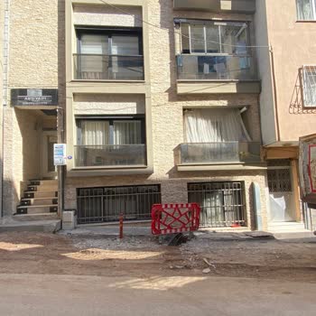 Gediz Elektrik Perakende 244 Sokak Toz Toprak İçinde