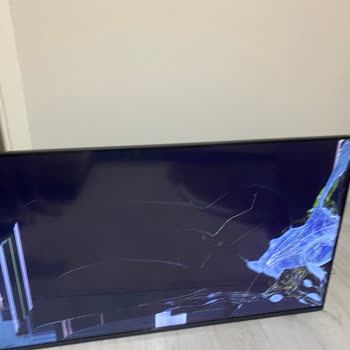 Philips TV Kırık Çıkı Servis Raporu Günlerdir Çıkartıp Göndermedi.