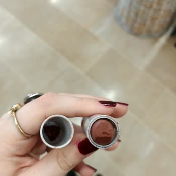 Gratis Deforme Olmuş Ruj