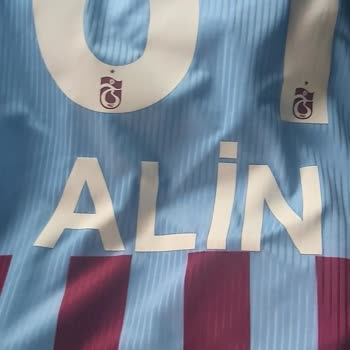 Fehlerhafte Personalisierung auf dem Trabzonspor Club Trikot