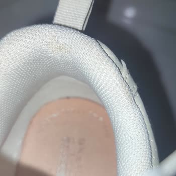 Skechers Ürünün Arkasında Durmuyor