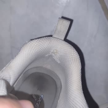 Skechers Ürünün Arkasında Durmuyor