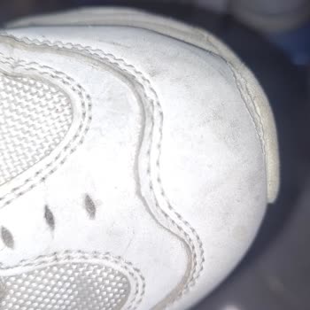Skechers Ürünün Arkasında Durmuyor