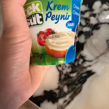 Teksüt Peynirin Kötü Kokması Ve İçinde Kırmızı Yağ Gibi Bir Şey Var