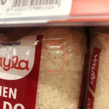 Yayla Bakliyat Yayla Markalı Baldo Pirinç Market Rafında Kurtlu