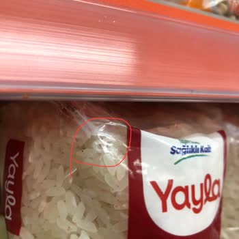 Yayla Bakliyat Yayla Markalı Baldo Pirinç Market Rafında Kurtlu