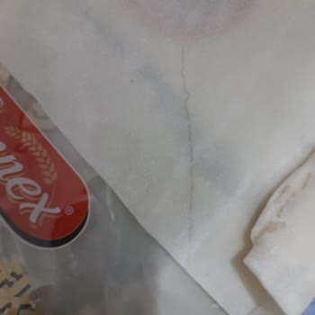 BİM Üçgen Yufkadan Kıl Çıkması