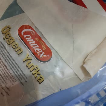 BİM Üçgen Yufkadan Kıl Çıkması