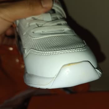 FLO Ayakkabı FLO Mağazanın Lekeli Ayakkabı Gönderimi