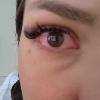 Özüm Cevher Beauty Center İpek Kirpik Felaketi