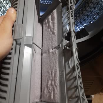 Samsung Kurutma Makinesi İçerisindeki Filtrenin Plastiği Kırılmış