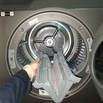 Samsung Kurutma Makinesi İçerisindeki Filtrenin Plastiği Kırılmış