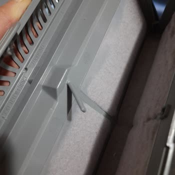 Samsung Kurutma Makinesi İçerisindeki Filtrenin Plastiği Kırılmış