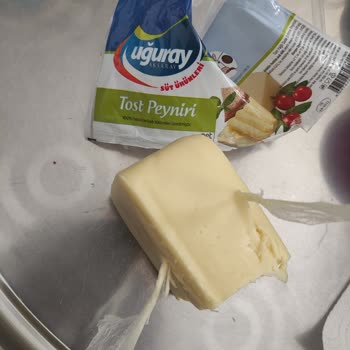 Uğuray Süt Mamülleri Kaşar Peyniri İçinden Poşet Çıktı