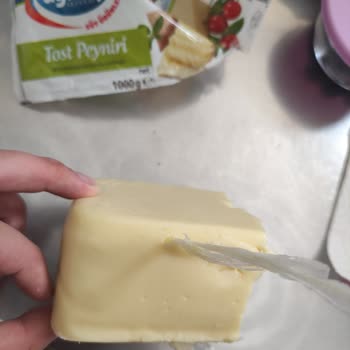 Uğuray Süt Mamülleri Kaşar Peyniri İçinden Poşet Çıktı