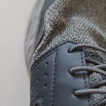 Skechers Ayakkabının Yan Tarafının Açılması
