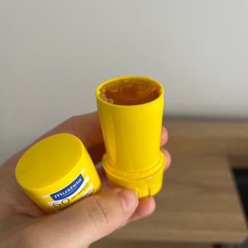 Mustela Stick Güneş Kremi Döner Yeri Bozuldu.