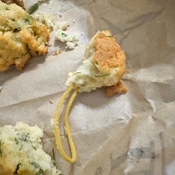 İnci Pastanesi Otlu Poğaçasından Büyük Paket Lastiği Çıktı