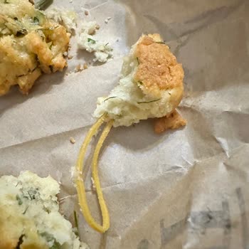 İnci Pastanesi Otlu Poğaçasından Büyük Paket Lastiği Çıktı