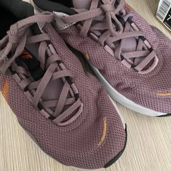 Boyner Kullanılmış Spor Ayakkabı Gönderdi