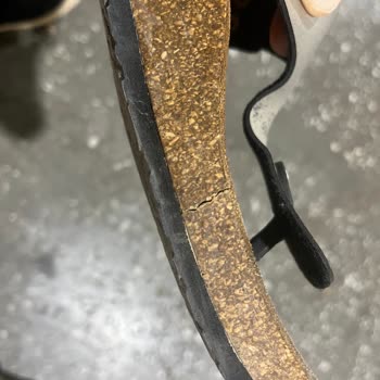 Ceyo Parmak Arası Terlik 1 Aya Kalmadan Mahvoldu.