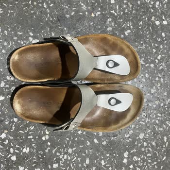 Ceyo Parmak Arası Terlik 1 Aya Kalmadan Mahvoldu.