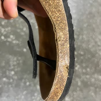 Ceyo Parmak Arası Terlik 1 Aya Kalmadan Mahvoldu.