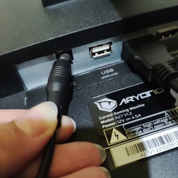 Monster Notebook Aryond V27 Monitör Adaptör Sorunu Ve Kızak Sorunu