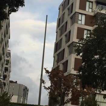Beylikdüzü Elektrik Bir Mahalledeki Elektrik Direkleri Yanmıyor