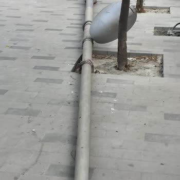 Beylikdüzü Elektrik Bir Mahalledeki Elektrik Direkleri Yanmıyor