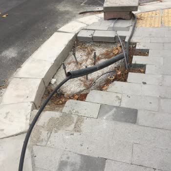 Beylikdüzü Elektrik Bir Mahalledeki Elektrik Direkleri Yanmıyor