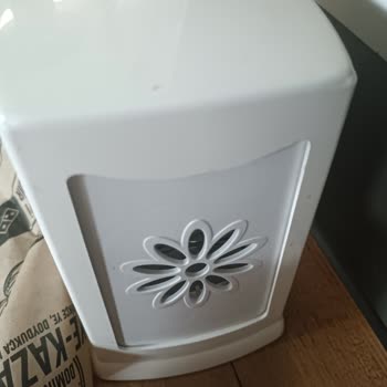 Domino's Pizza Masalar Yerler, Çöp İçindeydi