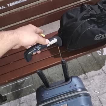 Kaptanoğlu Seyahat Valizimi Kırdı Hiçbir Şey Olmamış Gibi Gitti