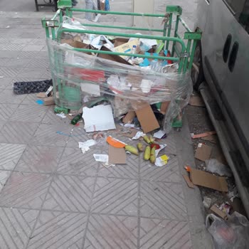 Horozköy Merkezindeki A101 Önündeki Çöplerden Rahatsızız