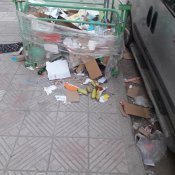 Horozköy Merkezindeki A101 Önündeki Çöplerden Rahatsızız