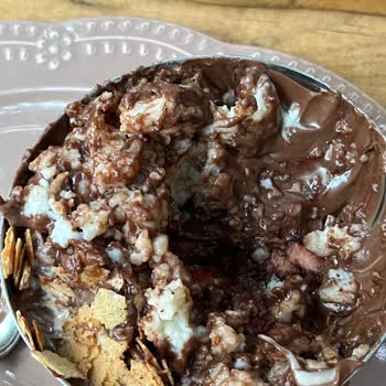 Luna Garden Cafe (Antalya) Bozuk Tatlı Satılıyor!