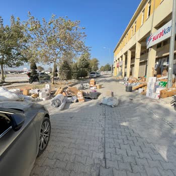 Sürat Kargo'da Kargoların Yere Dökülmesi