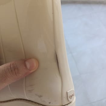 İgor Marka Çizme Kısa Sürede Yırtıldı