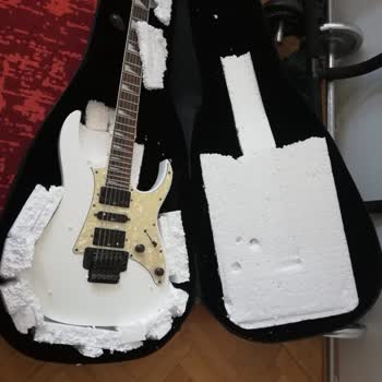 PTT Kargo Hasarlı Gitar Teslimatı.