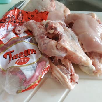 BİM Çiğnenmiş Ve Parçalanmış Tavuk